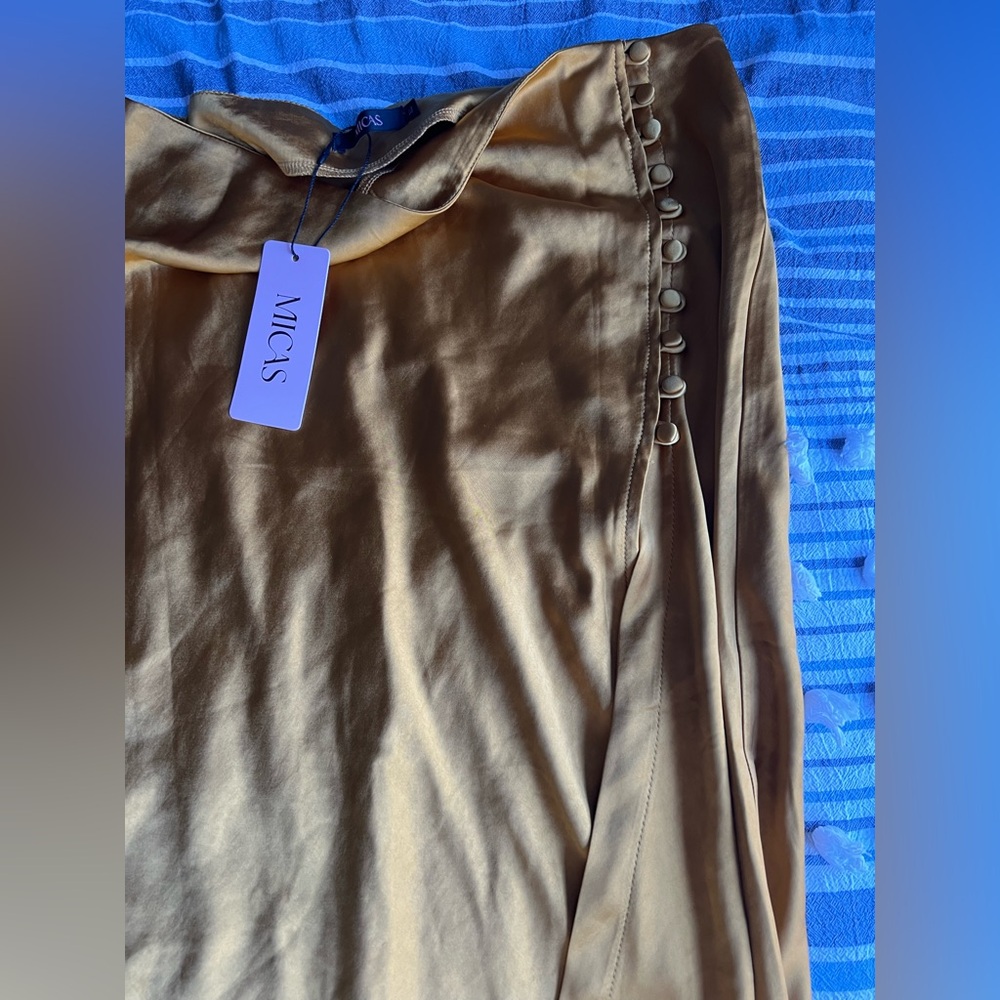 New Micas Asymmetric Hem Slit Button Deco Skirt size XL - Picture 3 of 6